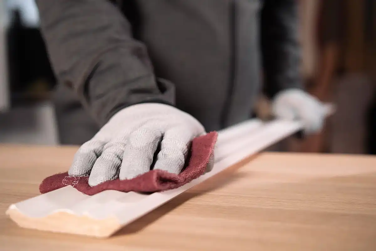 سنباده زدن دستی